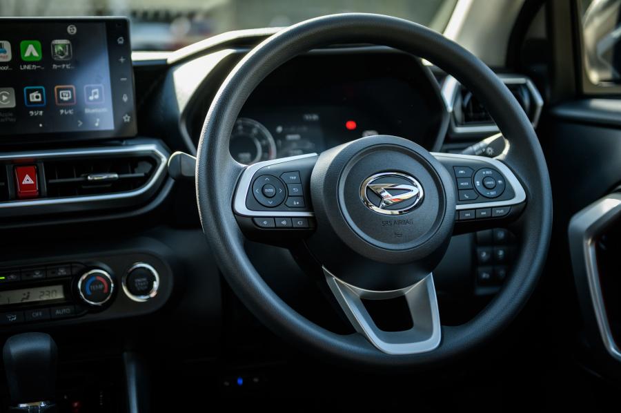 Детали интерьера Daihatsu Rocky 2019 года  (фото 35 из 40)